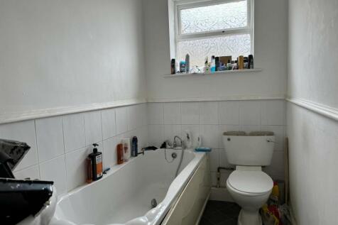 Bathroom T202406111108.jpg