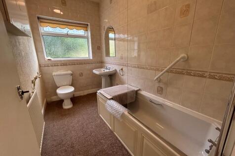 Bathroom T202505231119.jpg