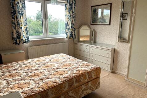 Bedroom 2 T202510280905.jpg