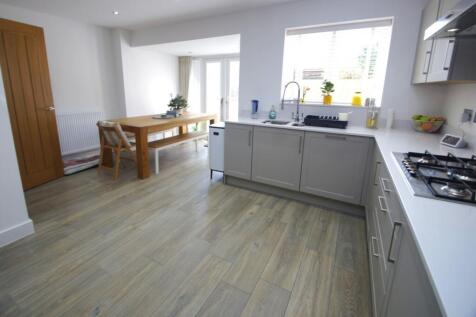 Kitchen/Dining Area