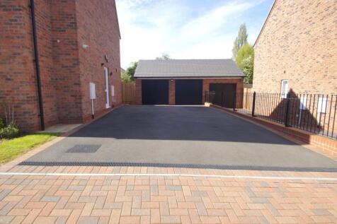 Driveway/Dgarage