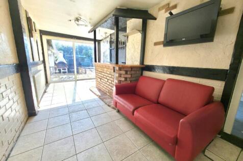 Lean-To Entertaining