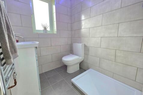 Ground Floor Shower