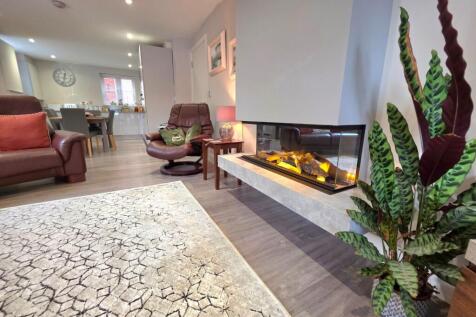 Living Room/Kitchen