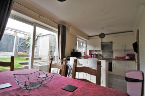 Kitchen / Dining Roo
