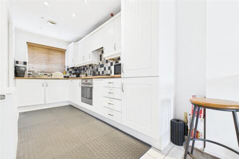 Kitchen B&#39;fast Room