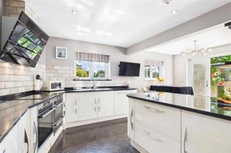 Kitchen B&#39;fast Room