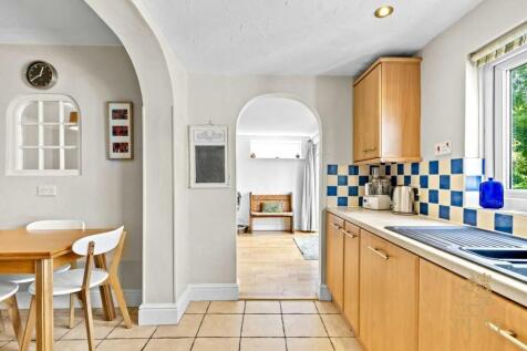 141 Wollaton Vale Wollaton NG8 2PE