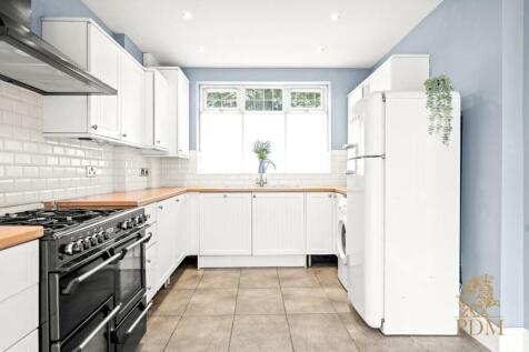 38 Russell Drive Wollaton Nottingham NG8 2BH