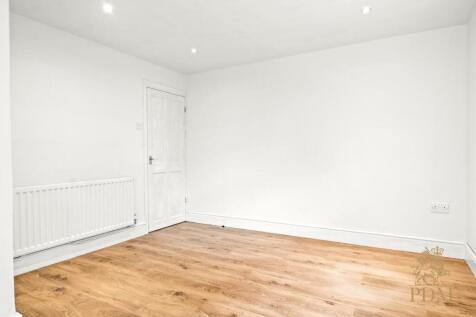 38 Russell Drive Wollaton Nottingham NG8 2BH