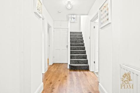 38 Russell Drive Wollaton Nottingham NG8 2BH