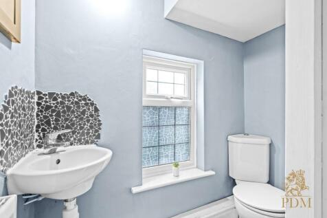 38 Russell Drive Wollaton Nottingham NG8 2BH