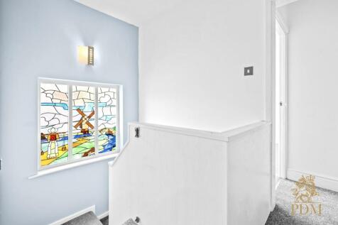 38 Russell Drive Wollaton Nottingham NG8 2BH
