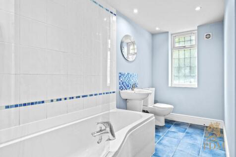38 Russell Drive Wollaton Nottingham NG8 2BH