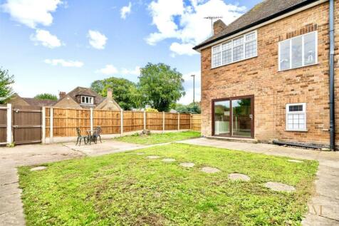 38 Russell Drive Wollaton Nottingham NG8 2BH