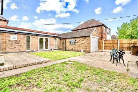 38 Russell Drive Wollaton Nottingham NG8 2BH
