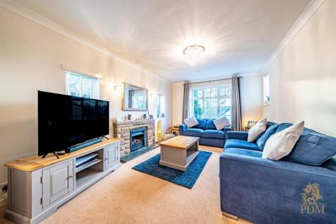 2 Arundel Drive Bramcote NG9 3FX