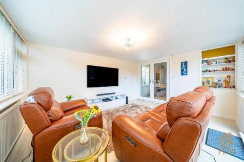 2 Arundel Drive Bramcote NG9 3FX