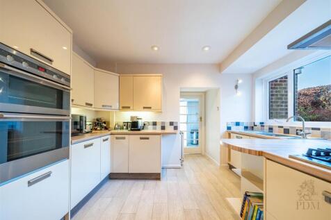 2 Arundel Drive Bramcote NG9 3FX