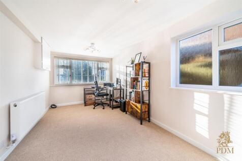 2 Arundel Drive Bramcote NG9 3FX