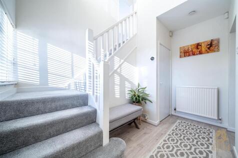 2 Arundel Drive Bramcote NG9 3FX