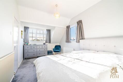 2 Arundel Drive Bramcote NG9 3FX