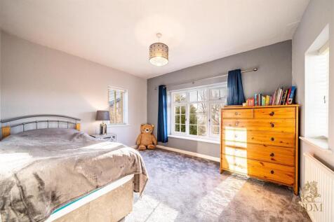 2 Arundel Drive Bramcote NG9 3FX
