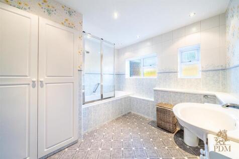 2 Arundel Drive Bramcote NG9 3FX