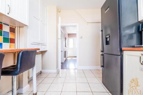 5 Balmoral Crescent Nottingham NG8 2DQ