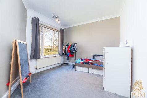 5 Balmoral Crescent Nottingham NG8 2DQ