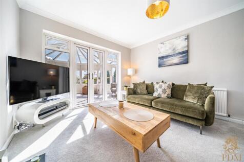 25044-01 Bankfield Drive_010.jpg