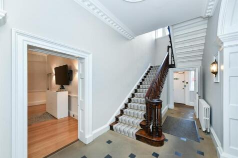 26ad12498fbe26688286c6a5ee424654-st-james-street-1