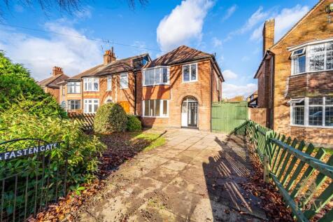 40 Russell Drive Wollaton Nottingham NG8 2BH