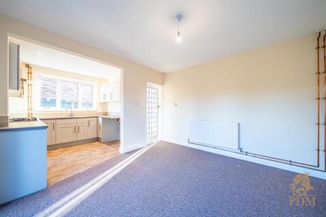 40 Russell Drive Wollaton Nottingham NG8 2BH