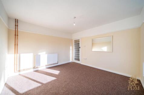 40 Russell Drive Wollaton Nottingham NG8 2BH