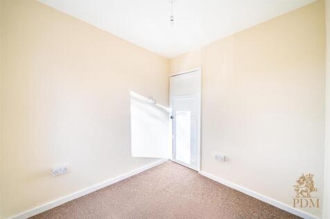 40 Russell Drive Wollaton Nottingham NG8 2BH