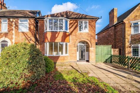 40 Russell Drive Wollaton Nottingham NG8 2BH