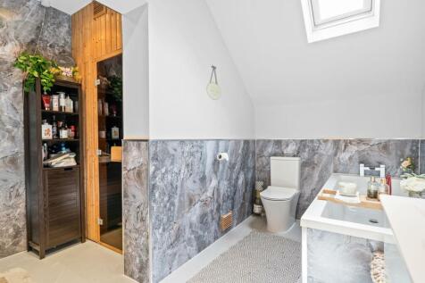 Ensuite shower room