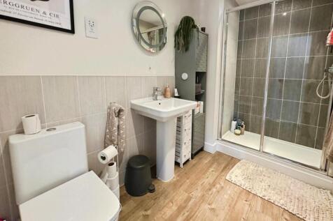 Ensuite shower room