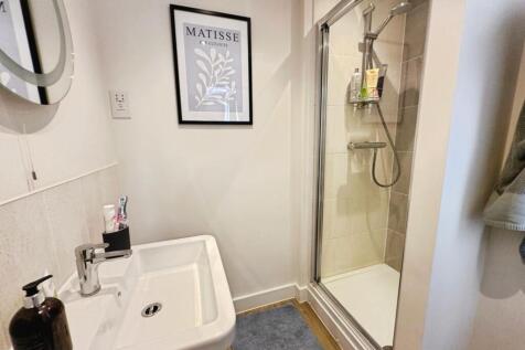 Ensuite shower room