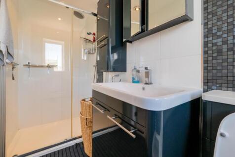 Ensuite shower room