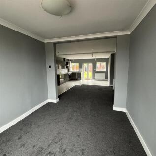 Open Plan Lounge / Kitchen