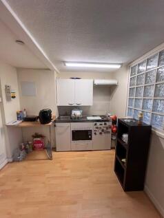 Flat 5 Kitchen.jpg