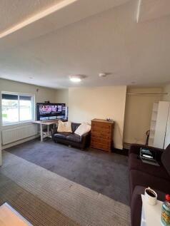 Flat 5 Lounge 3.jpg