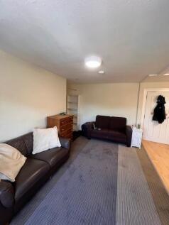 Flat 5 Lounge x2.jpg