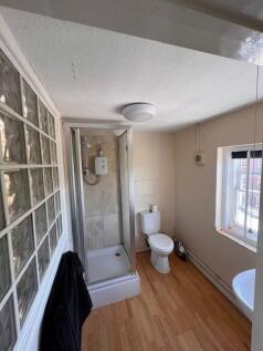 Flat 5 Bathroom.jpg