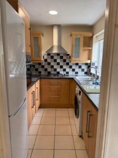 4 Elstone Close Kitchen.jpg