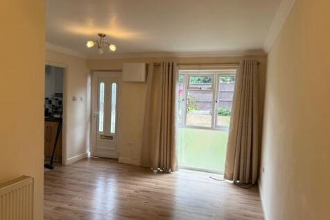 4 Elkstone Close Lounge.jpg