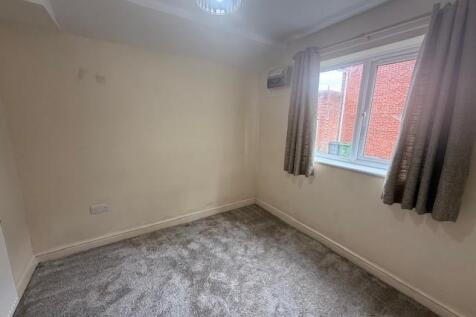 4 Elkstone Close Bedroom.jpg