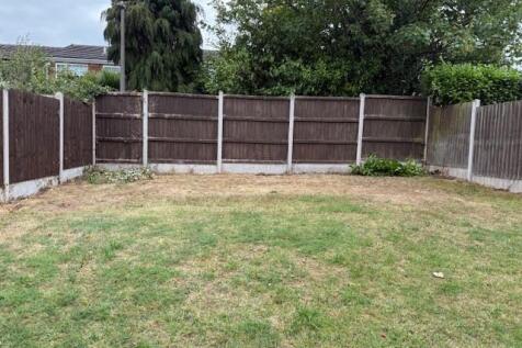 4 Elkstone Close Garden.jpg